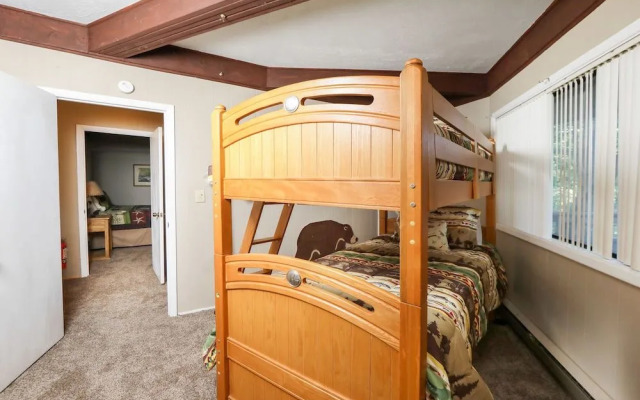 1429 Zurich Rd Chalet