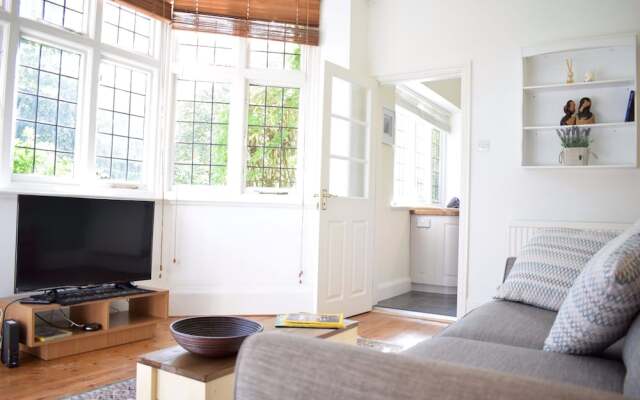 1 Bedroom Apartment near Park in South West London