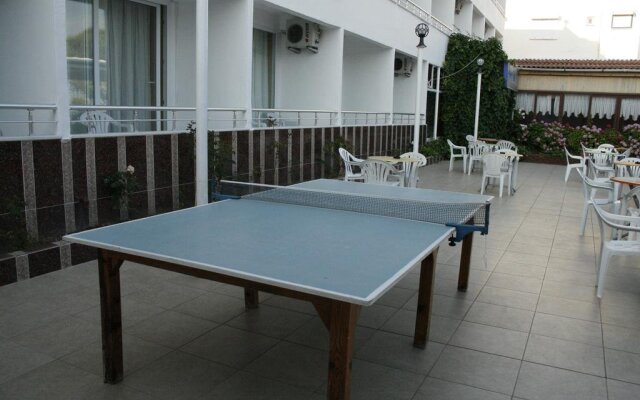 Yarar Hotel