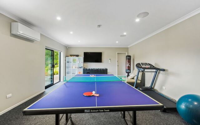 Luxe Whitford Mansion - Pool & Tennis Court