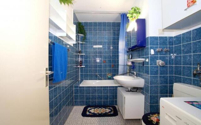 ID 4402 - Private Rooms
