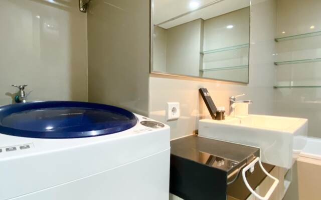 Cozy And Nice Studio At Azalea Suites Apartment