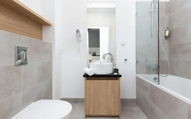 Apartment Warsaw Sławinska by Renters