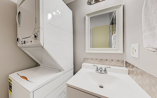 Roundette Cabin 2 Bedrooms 1.5 Bathroom Cabin