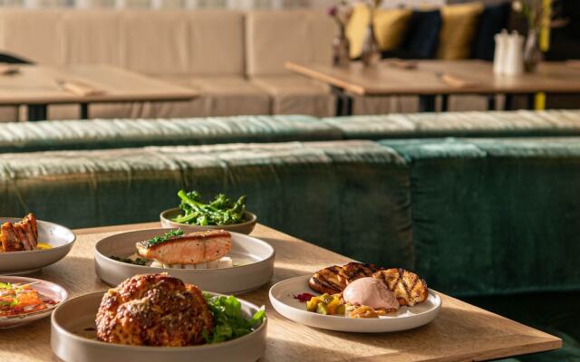 Novotel Sydney West HQ Hotel