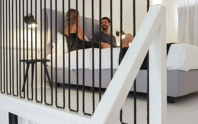 Mr and Mrs White Oia – Santorini