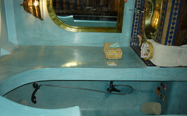 Riad Amina