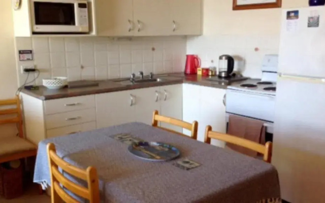 7 Flynn's Beach Apartment