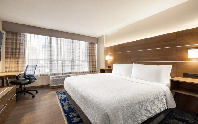 Holiday Inn Express Vancouver-Metrotown (Burnaby) by IHG