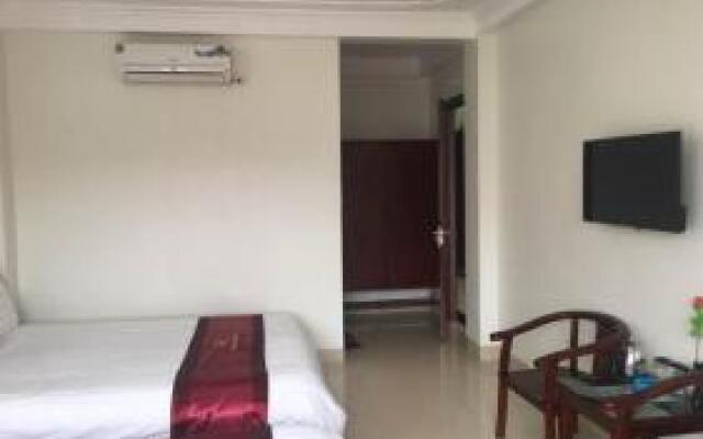 H ng NhAt Hotel