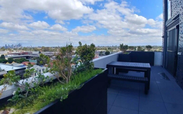 New Spacious 2 Bedroom With Gorgeous City Views