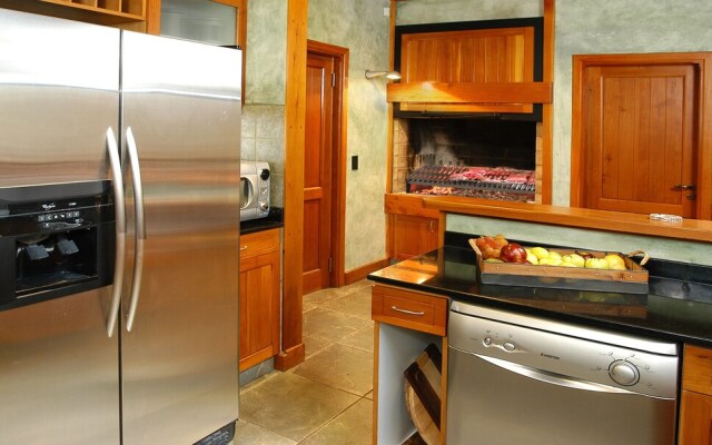 Ultra Luxury 6Bed 5.5Bath HV1