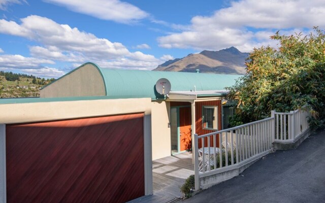 Lakefront Living At Remarkables - East