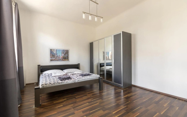 Spacious Apartment in Center with Terrace