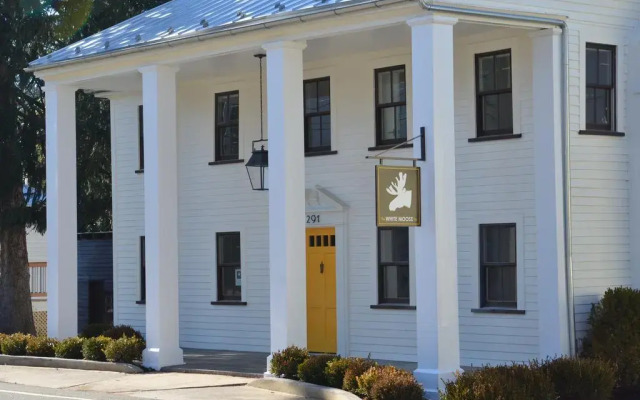 White Moose Inn