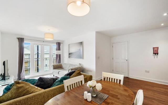 Clarendon Heights - Stylish Two-Bedroom Apartment