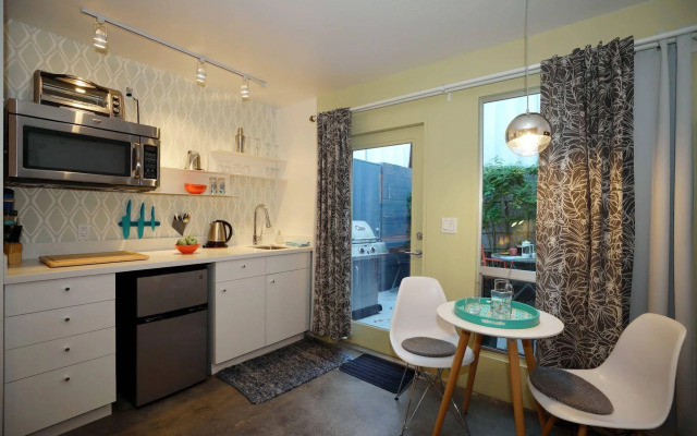 The Wesley by AvantStay – Mid-Century Modern Oasis with Pool