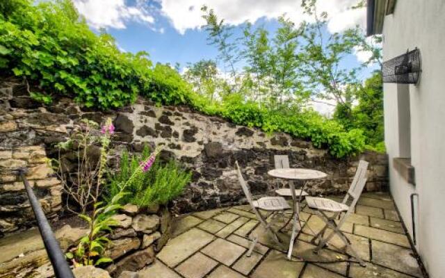 Rockhouse: Historic Gem - Photographer's Studio