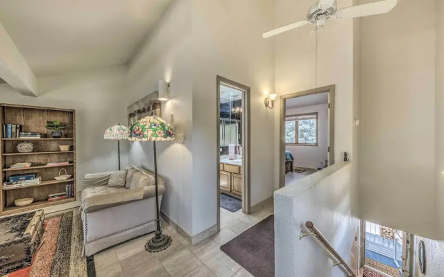 Cozy Cloudcroft Townhome ~ 1 Mi to Burro Ave!