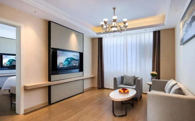 Vienna International Hotel (Luyi Passenger West Station)