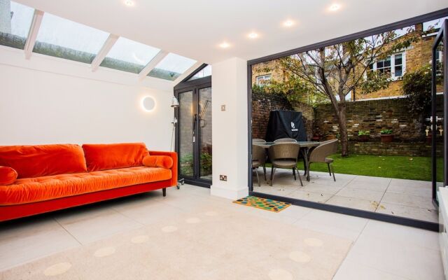 5 Bedroom Home in West London