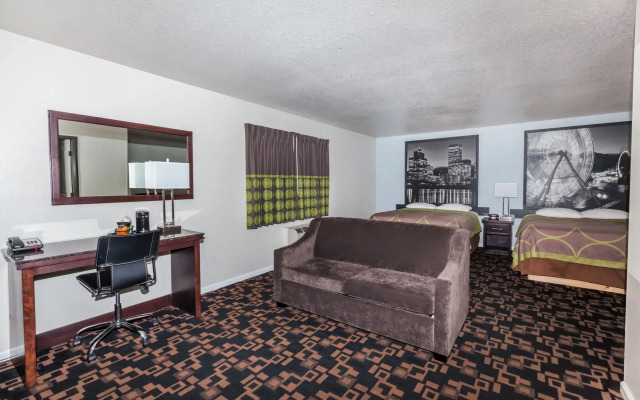 Gateway Inn & Suites