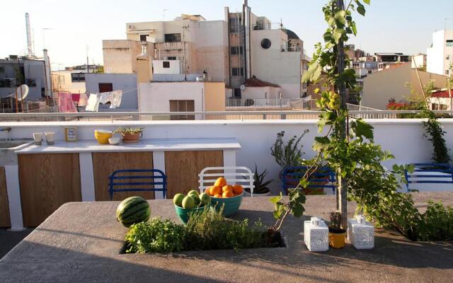 The Marble Suites, PLAKA