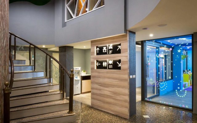 Yadi Hotel