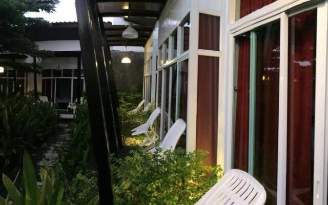 Loma Place Hotel