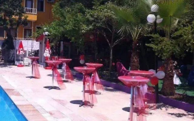 Nicholas Garden Hotel
