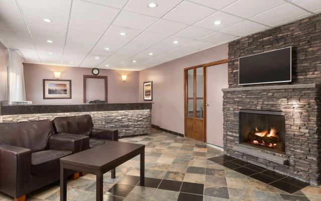 Travelodge by Wyndham Meadow Lake