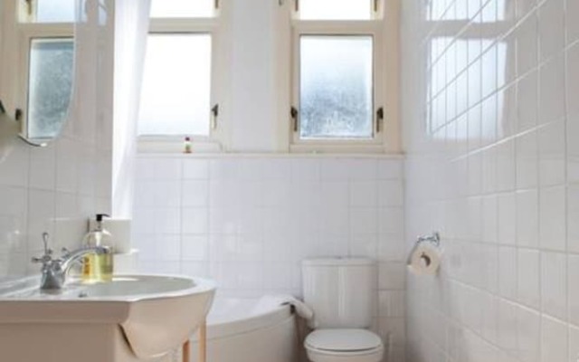 2 Bedroom Flat By The Sea