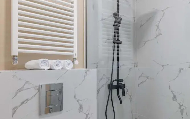 Modern Suite on Historic Calea Victoriei