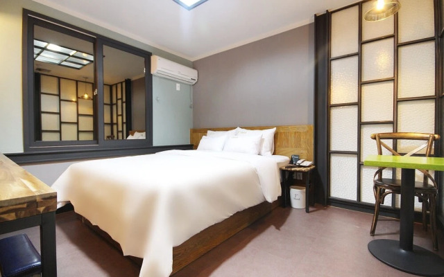Yeosu 1st Avenue Hotel