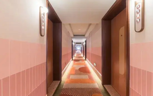 Orange Shenzhen Baoan Haiya Splendid City Hotel