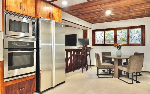 Beachside Sanctuary Lovely 3 BDR Steps to Ocean!