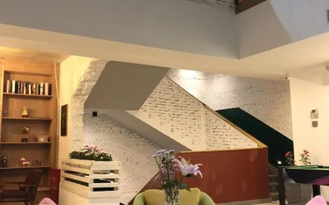 Wuxi Leisure Primary Color Inn
