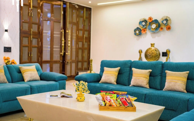 ELIVAAS Ivory Estate Pet-friendly Farm