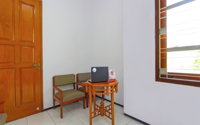 Spot On 92495 Wisma Ayem – Guest Rooms – Semarang