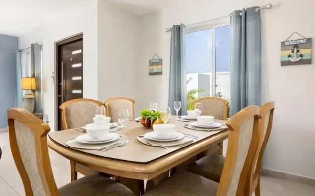 3BR Villa Central Location Private Pool Patio