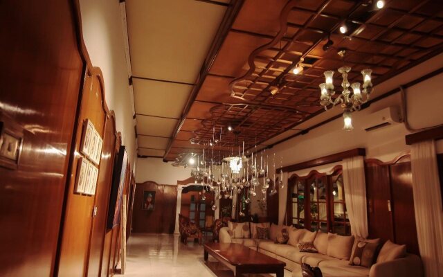 Raintree Boutique Villa & Gallery