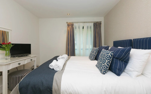 Peninsula Apartment 2