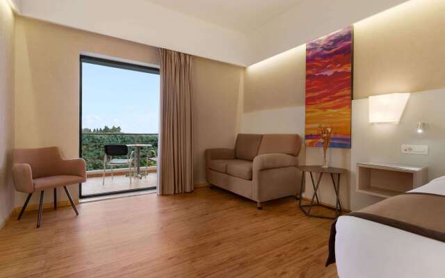 Ramada Plaza by Wyndham Thraki