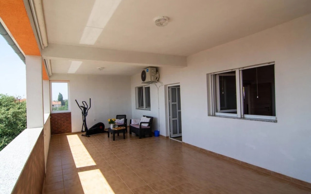 All New Sea View Apartment Moderna