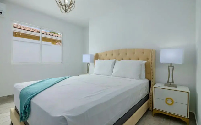NEW 5BR Villa w Privatepool 3min to Eagle Beach