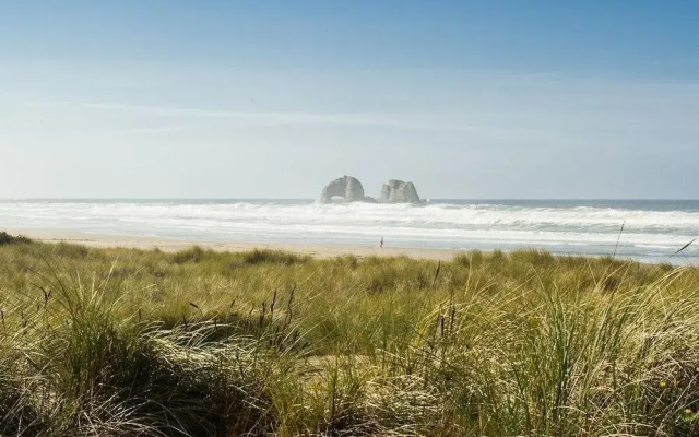 The Hamptons 2 Br cottage by RedAwning