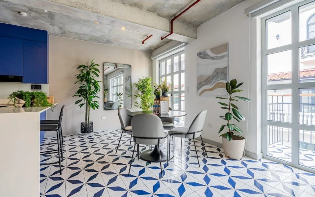 w Picturesque 2BR in Plaza Herrera