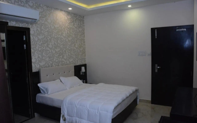 Hotel Khatana Palace