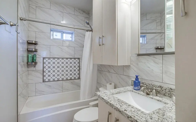 Bright Houston Retreat - 8 Mi to Downtown