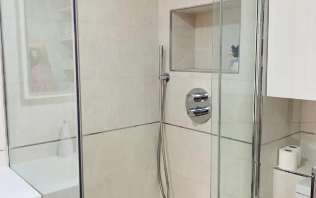 Cathedral Studio, Luxury studio in Cathedral area, Parking Optional